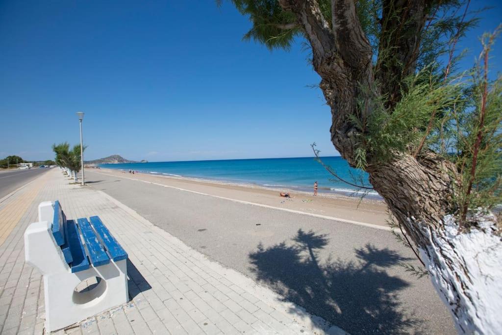 Serenity Studio Beach Home Afándu Kültér fotó